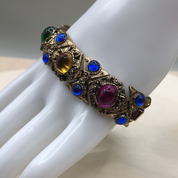 Vintage bejeweled statement style costume bracelet. - Picture 7 of 8